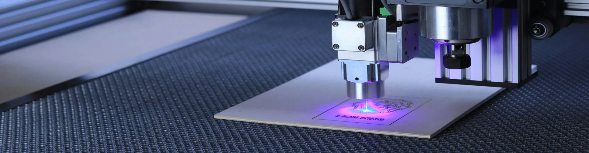 हमसे संपर्क करें