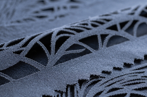 कपड़ों के लिए लेजर कटिंग के लाभ और लेजर नियंत्रण प्रणालियों का महत्व